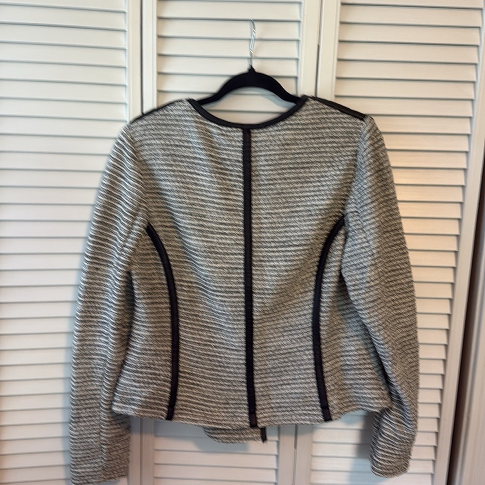 Lane Bryant Black and Gray/Silver Cropped Textured Blazer - Picture 4 of 4